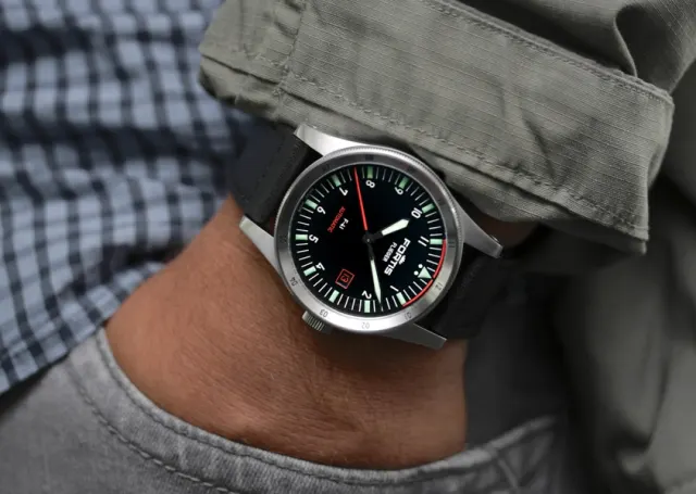 Fortis Flieger F41 am Lederband