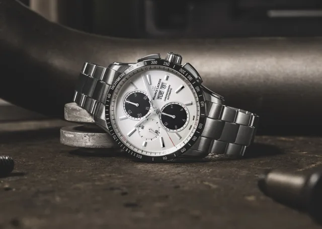 Maurice Lacorix: Pontos S Chronograph mit weißem Zifferblatt am Edelstahlband