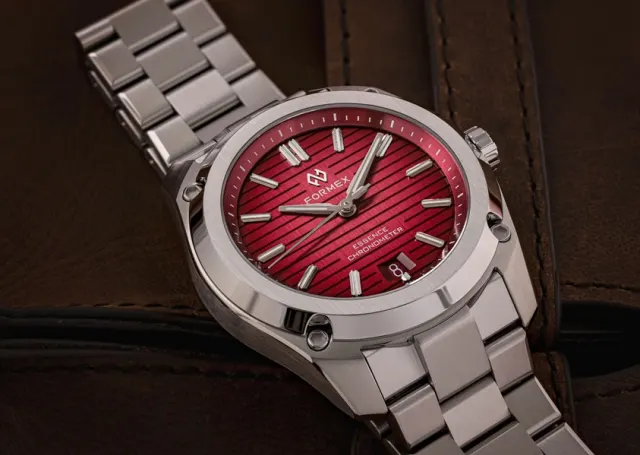 Formex Essence ThirtyNine Gamaret Automatic Chronometer, rotes Zifferblatt, Stahluhr