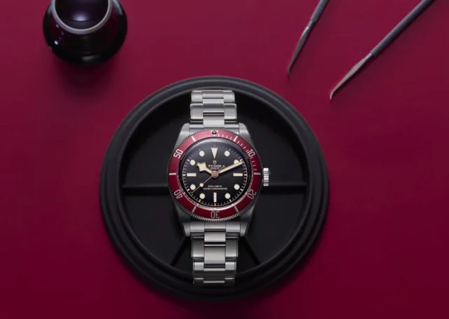 Tudor: Black Bay mit bordeauxroter Lünette