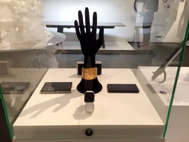 Im Vordergrund: die Apple Watch