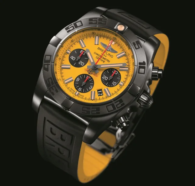 Kontrastreich: der Chronomat 44 Blacksteel Special Edition von Breitling