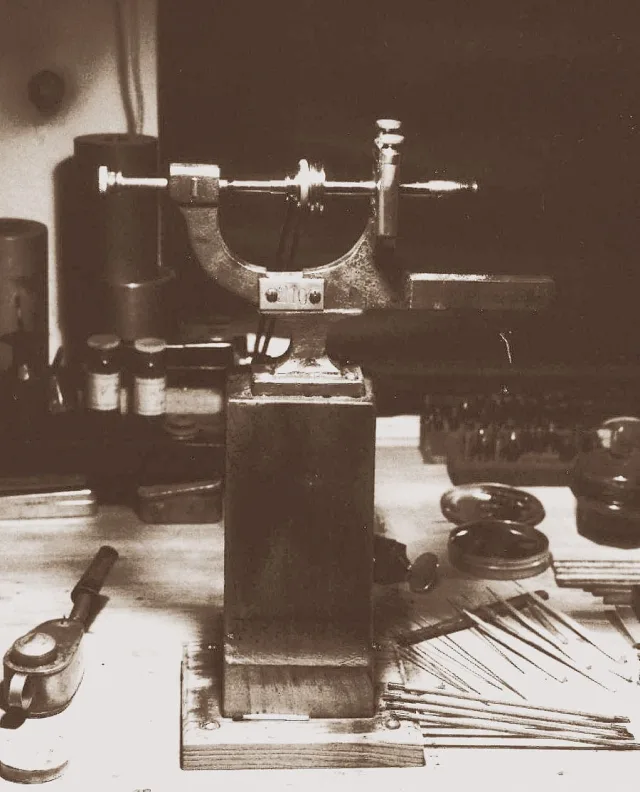 Drehmaschine mit Uhrenstein