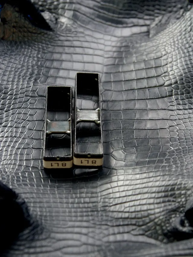 Armbandmanufaktur-Kaufmann-Stanzformen.jpg Armbandmanufaktur-Kaufmann-Stanzformen.jpg