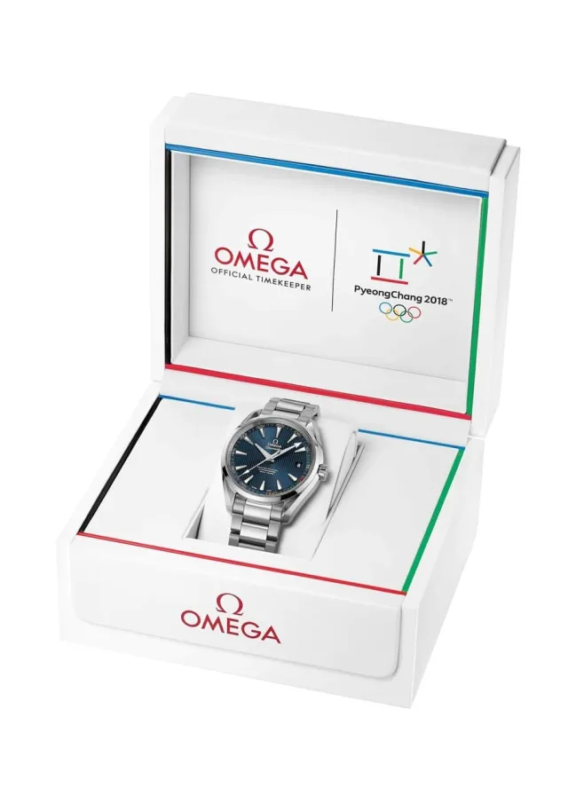 Die Omega Seamaster Aqua Terra "PyeongChang 2018" Limited Edition wird in einer Geschenkbox ausgeliefert.