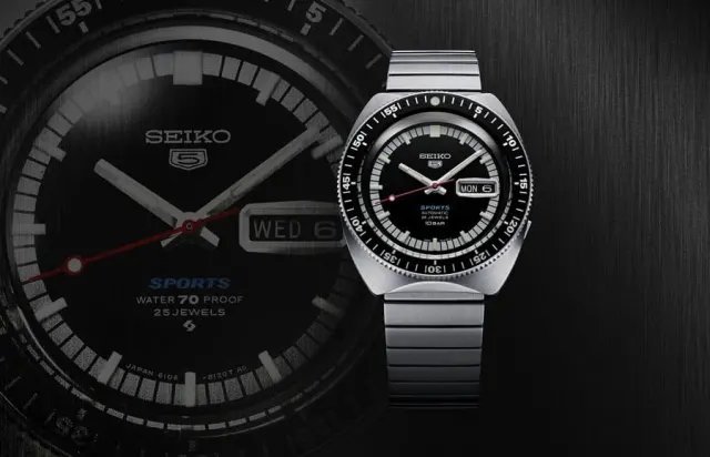Die Referenz SRPK17 sieht der ersten Seiko 5 Sports von 1968 (im Hintergrund) sehr ähnlich