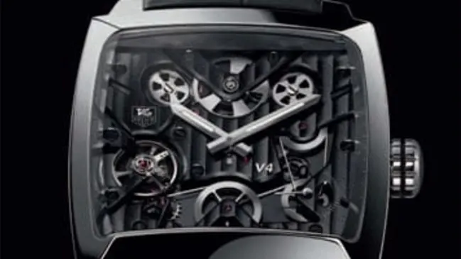 Uhr mit Riemenantrieb: die Monaco V4 Titanium Ruthenium and Ceramic von TAG Heuer