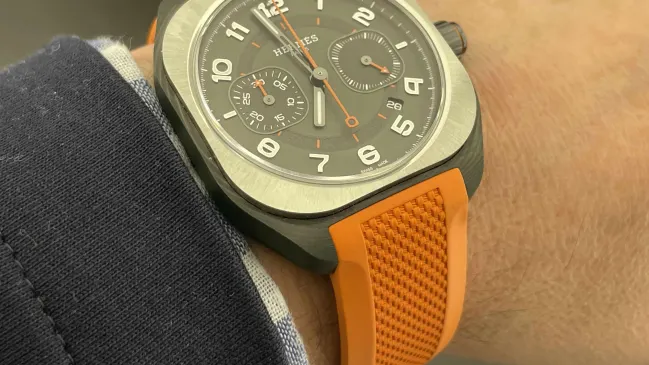So sieht der Hermès H08 Chronograph am Handgelenk aus