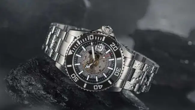 Davosa stellt die Ternos Professional Nebulous Automatic mit durchsichtigem Zifferblatt vor