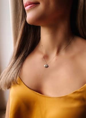 Złoty naszyjnik 585 MUSZELKA Z ONYKSAMI - miniatura 2