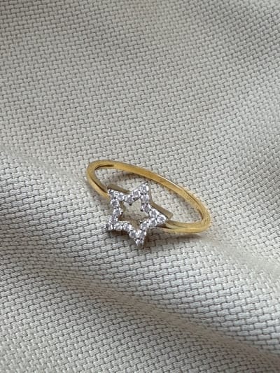 Złoty pierścionek 585 GWIAZDKA Z CYRKONIAMI