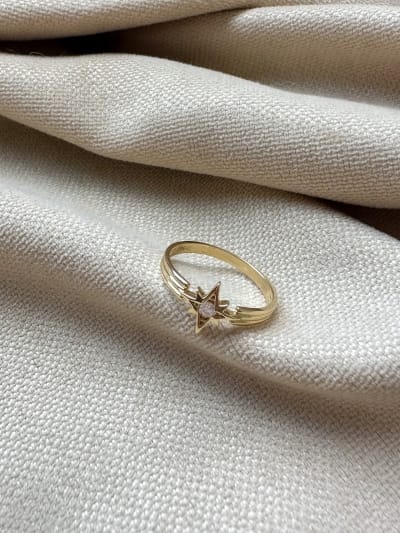 Złoty pierścionek 585 GWIAZDA Z CYRKONIAMI