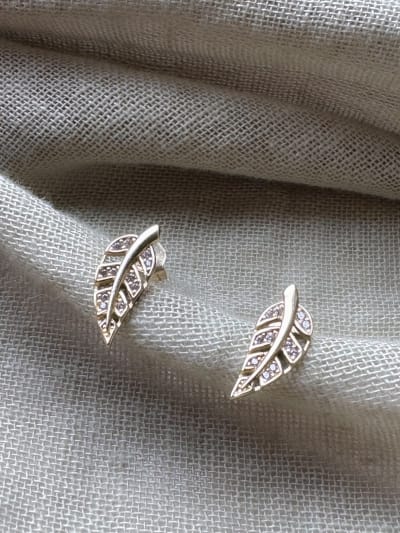 Złote kolczyki 585 LISTKI Z CYRKONIAMI