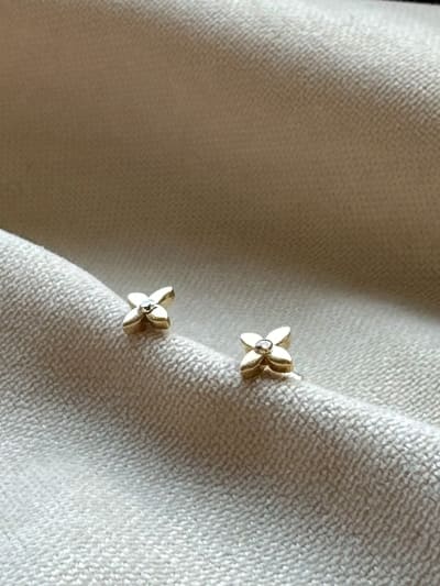 Złote kolczyki 585 KWIATUSZKI Z CYRKONIĄ