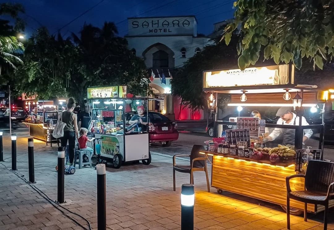 Evening street food carts and vendors in Playa del Carmen
