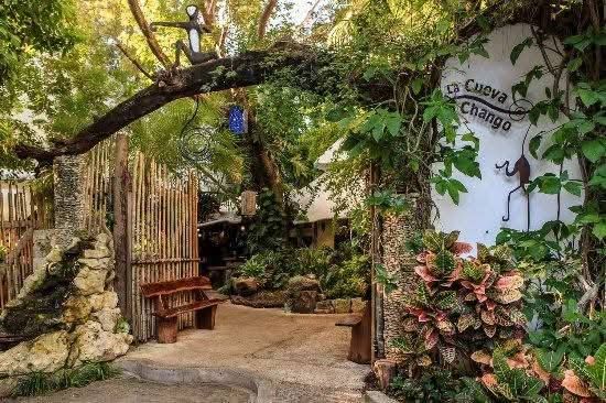 La Cueva del Chango jungle restaurant entrance