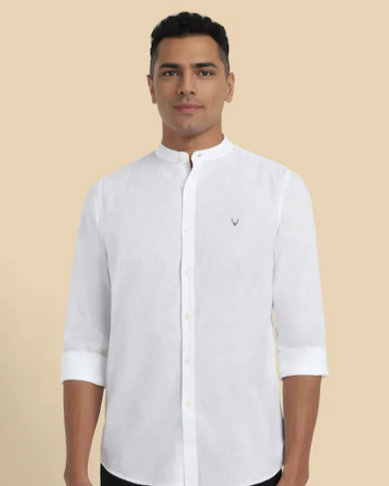 Men White Slim Fit Solid Casual Shirts