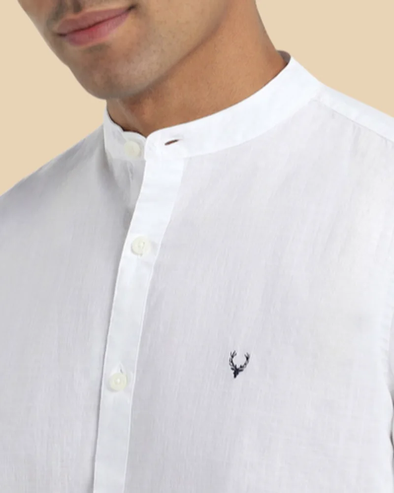 Men White Slim Fit Solid Casual Shirts - View 3