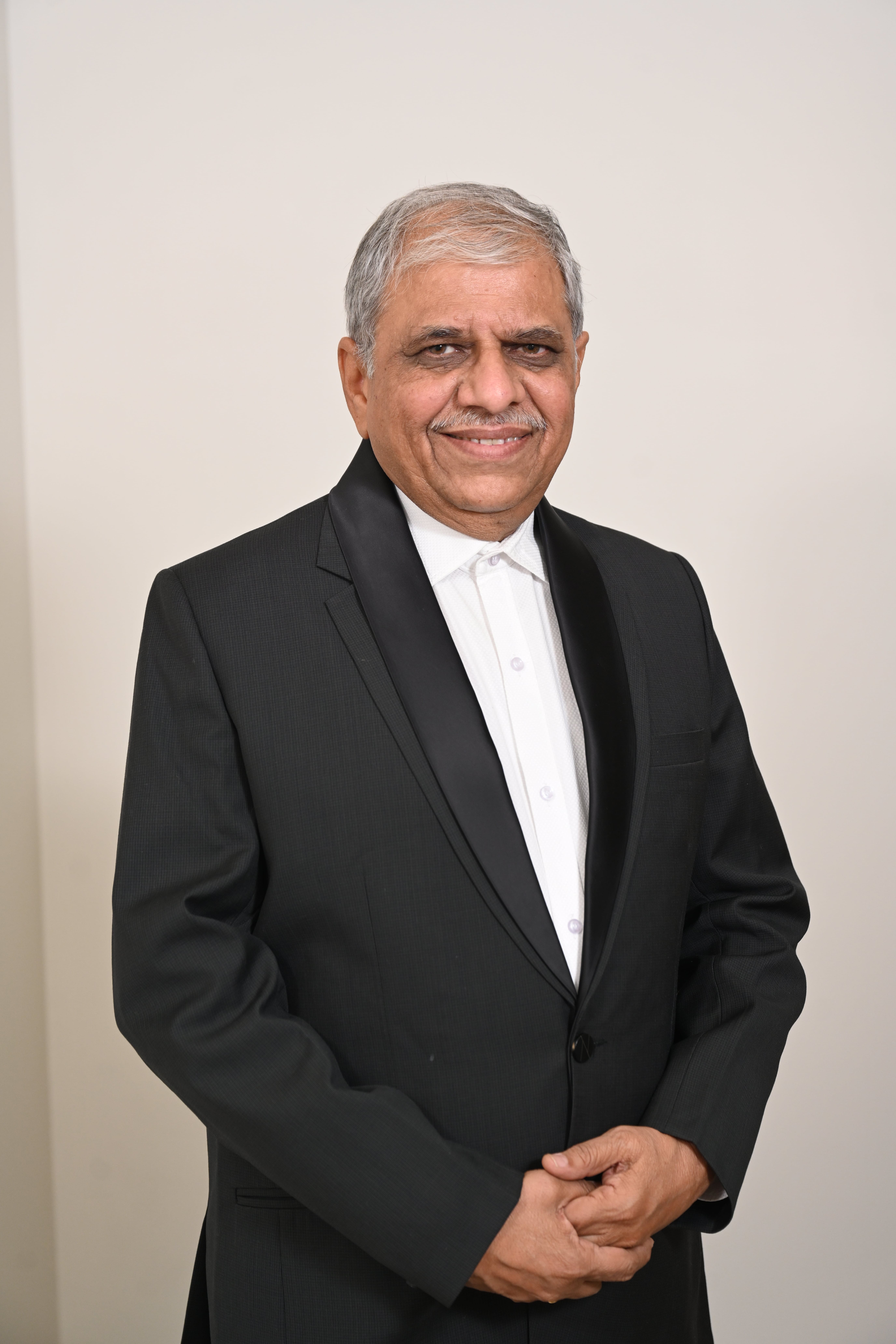 MANOJ SHAH