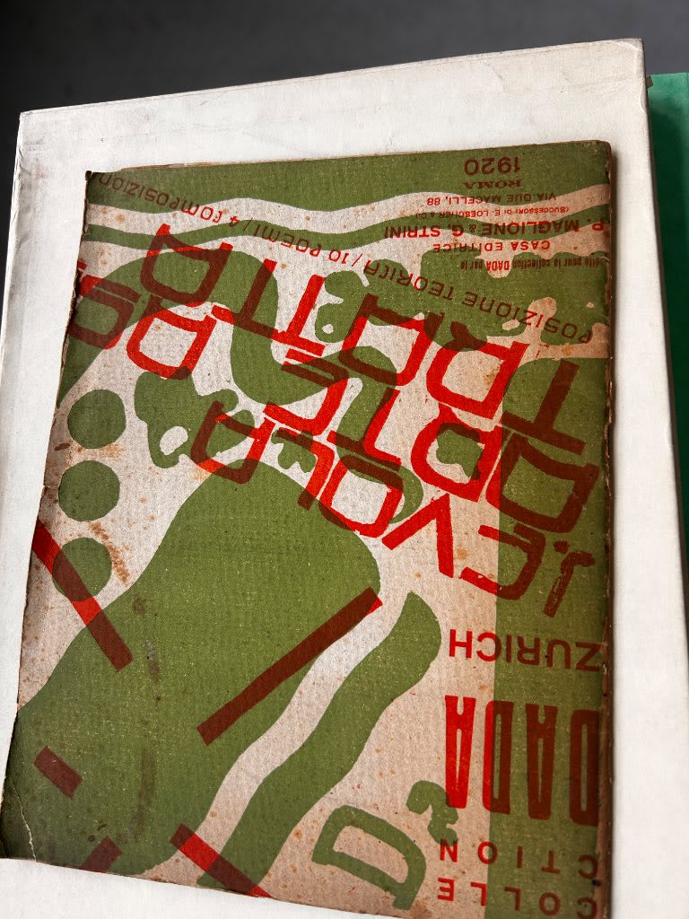 Original 1920 Dada Zurich fascicle cover with constructivist typography in green and red, edited by Tristan Tzara, Rome editi