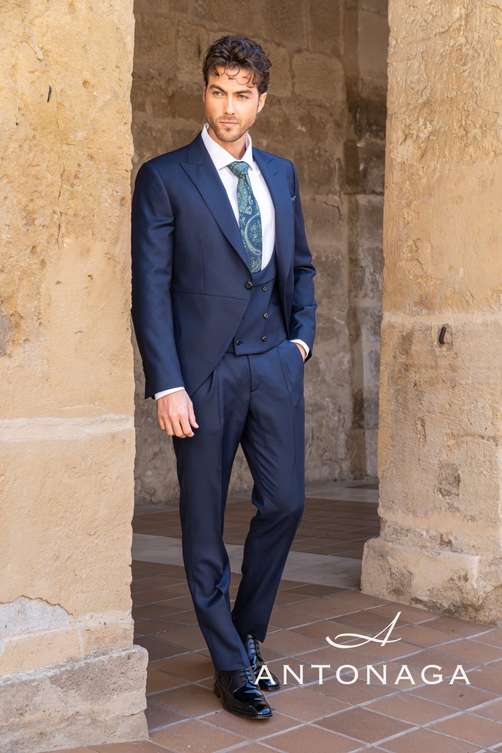 Traje PETRO azul marino con azul marino con solapa de muesca — Antonaga PRESTIGIO — vista frontal