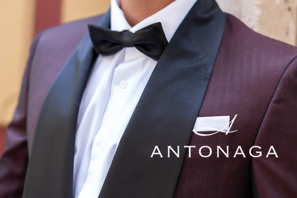 Traje DUCAL burdeos con burdeos con solapa de pico — Antonaga PRESTIGIO — detalle