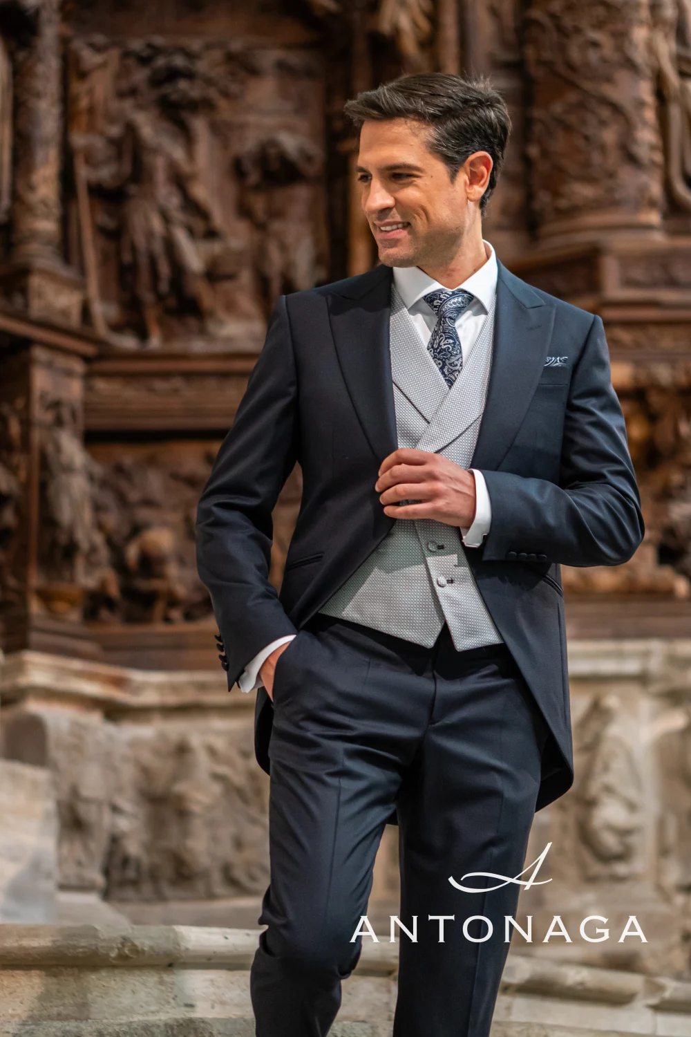 Traje TRENTO_2 azul marino con azul marino con solapa de muesca — Antonaga PRESTIGIO — vista lateral