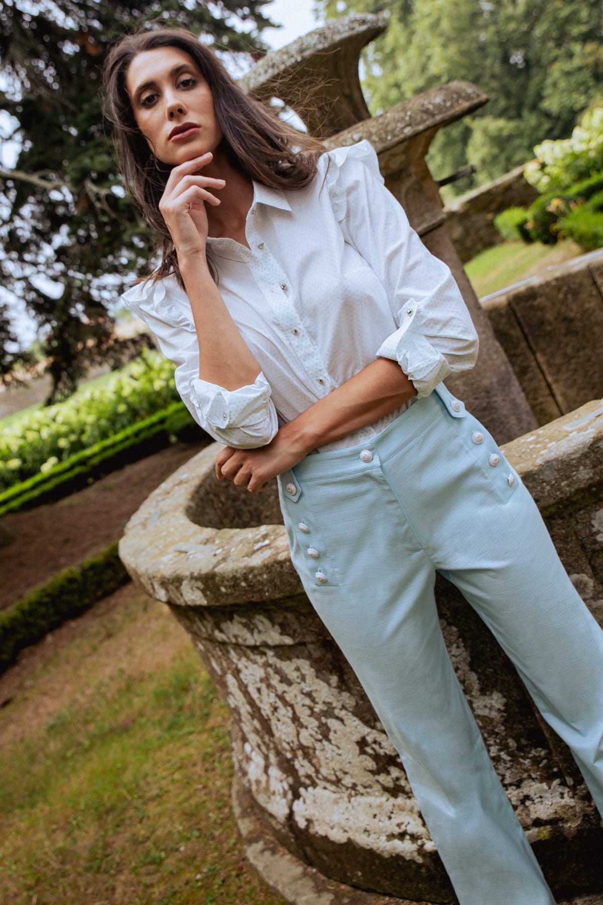BLUSA BLANCA TOPITOS AZULES