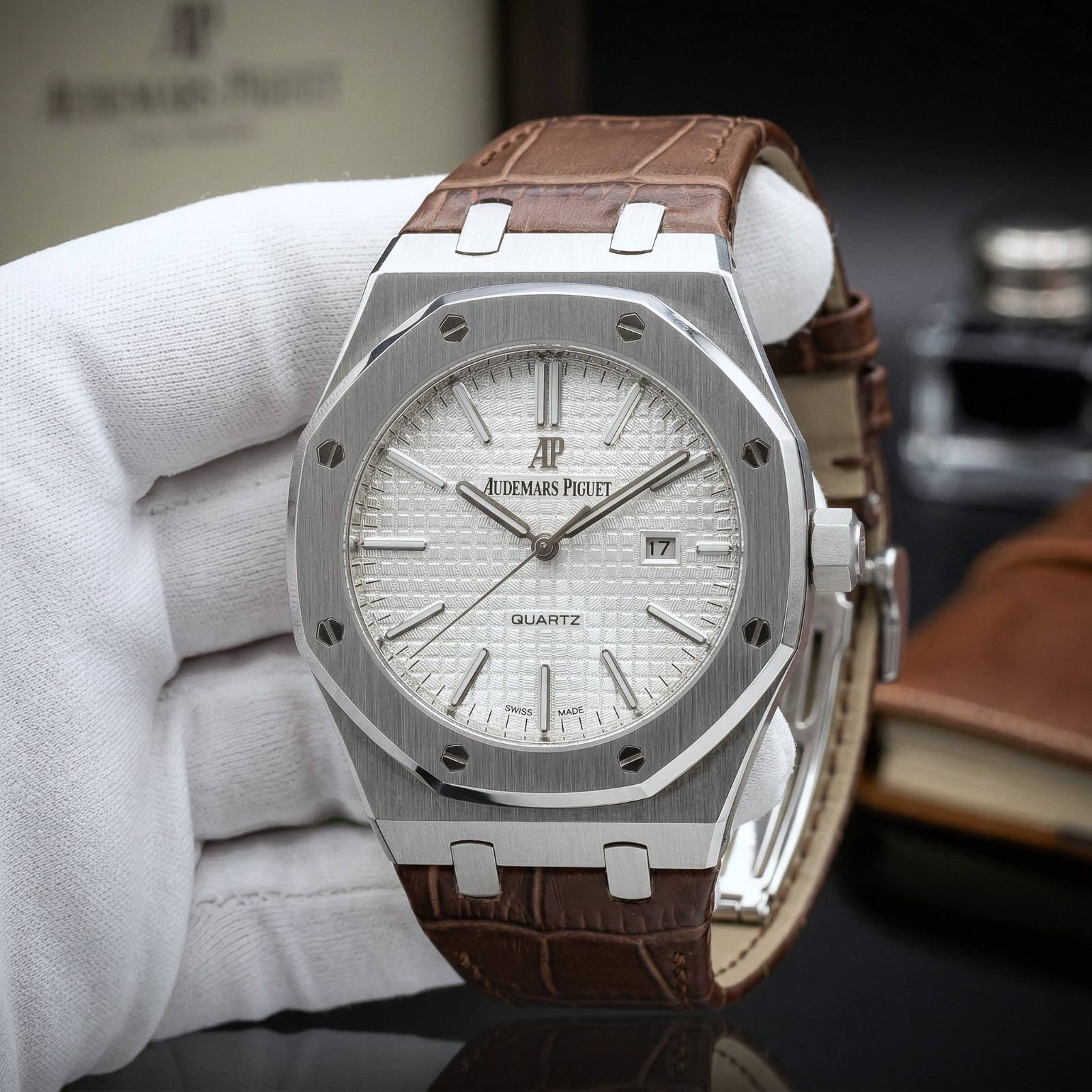 Audemars Piguet Royal Oak Quartz - view 1