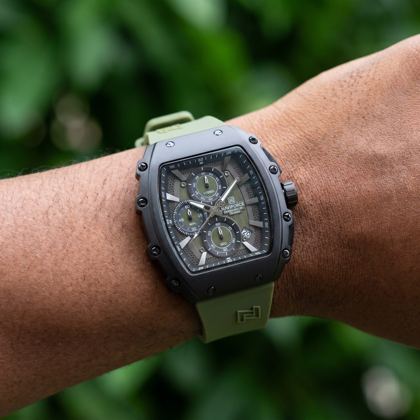 Naviforce Tonneau Chronograph view 2