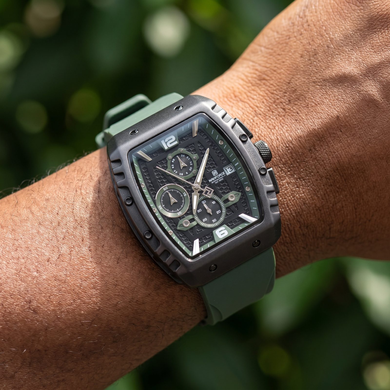 Naviforce Tonneau Chronograph view 2