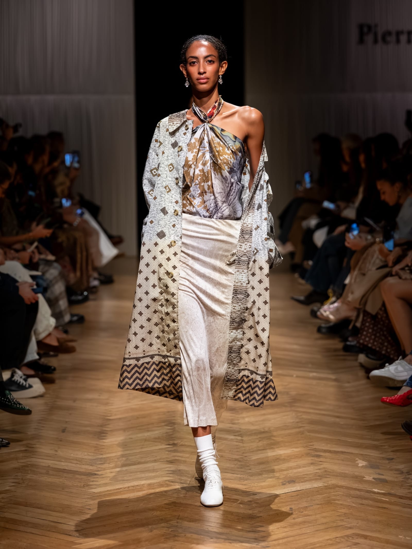 006__MNT9850-1762730949989