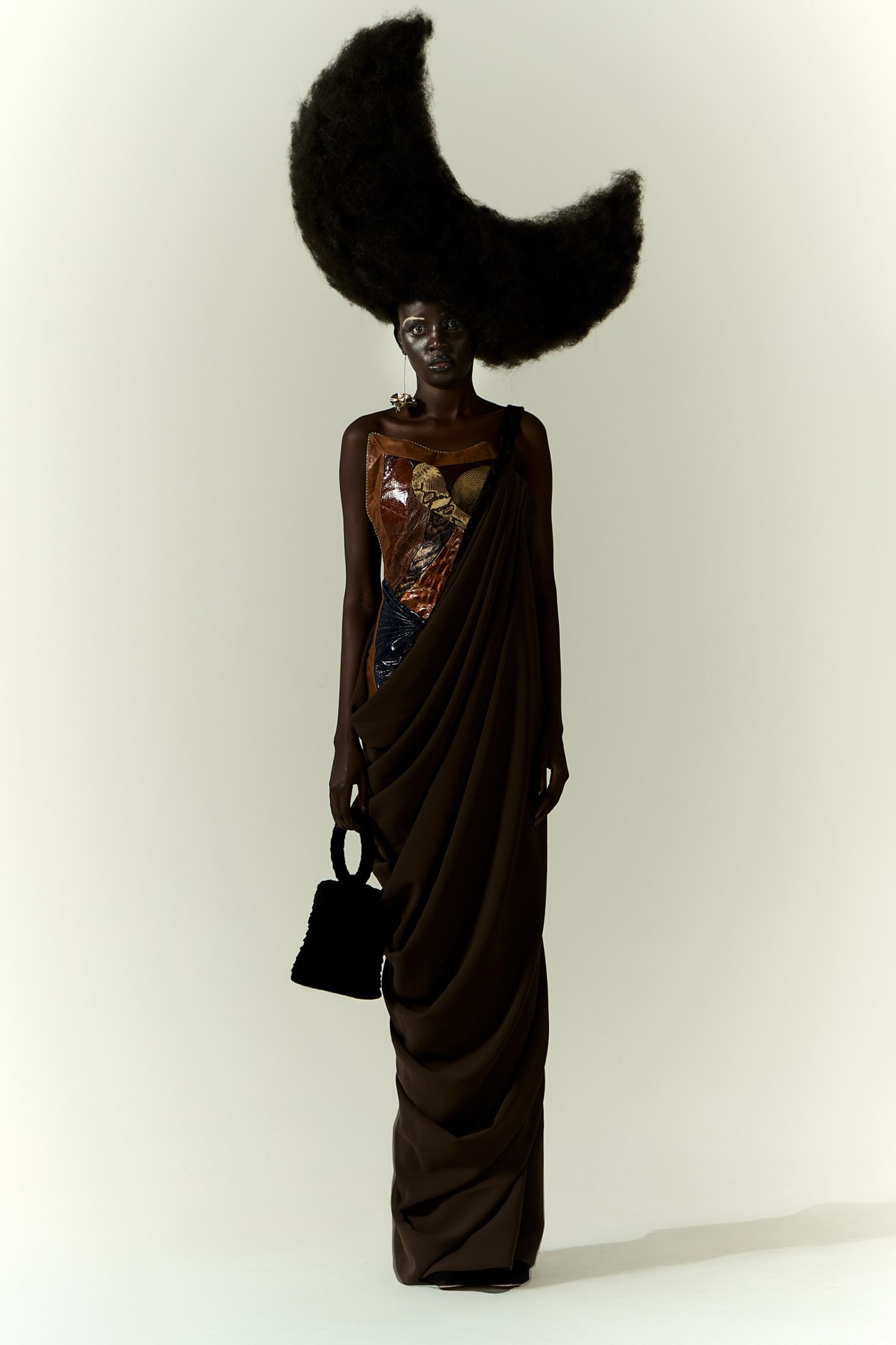 Dress by RONALD VAN DER KEMP, pumps by FRANCESCA BELLAVITA, jewelry by & OTHER STORIES