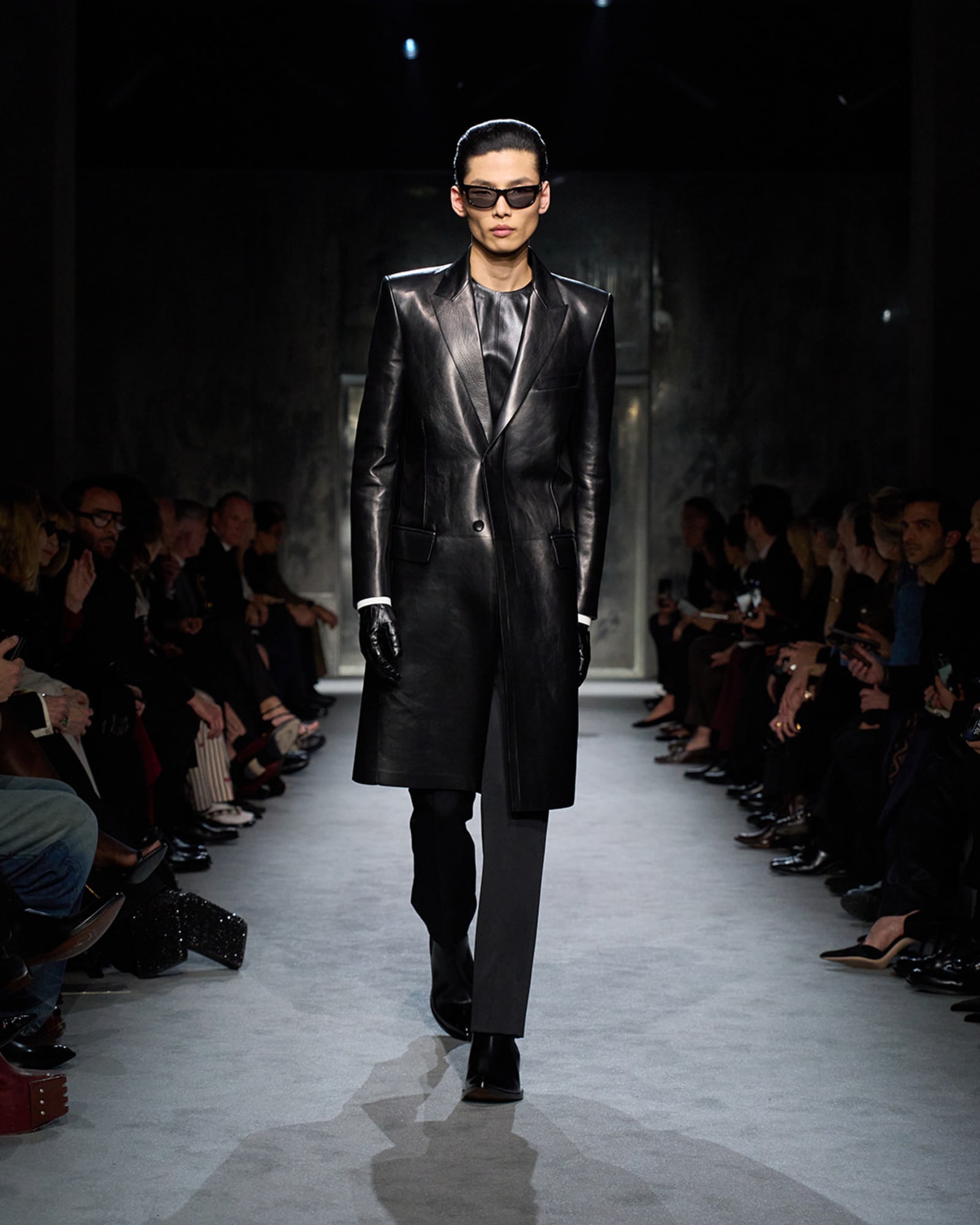 67c9c1ef7966e6776fa9371b-tom-ford-v2-004-1742416791949-hhtj26f98j7