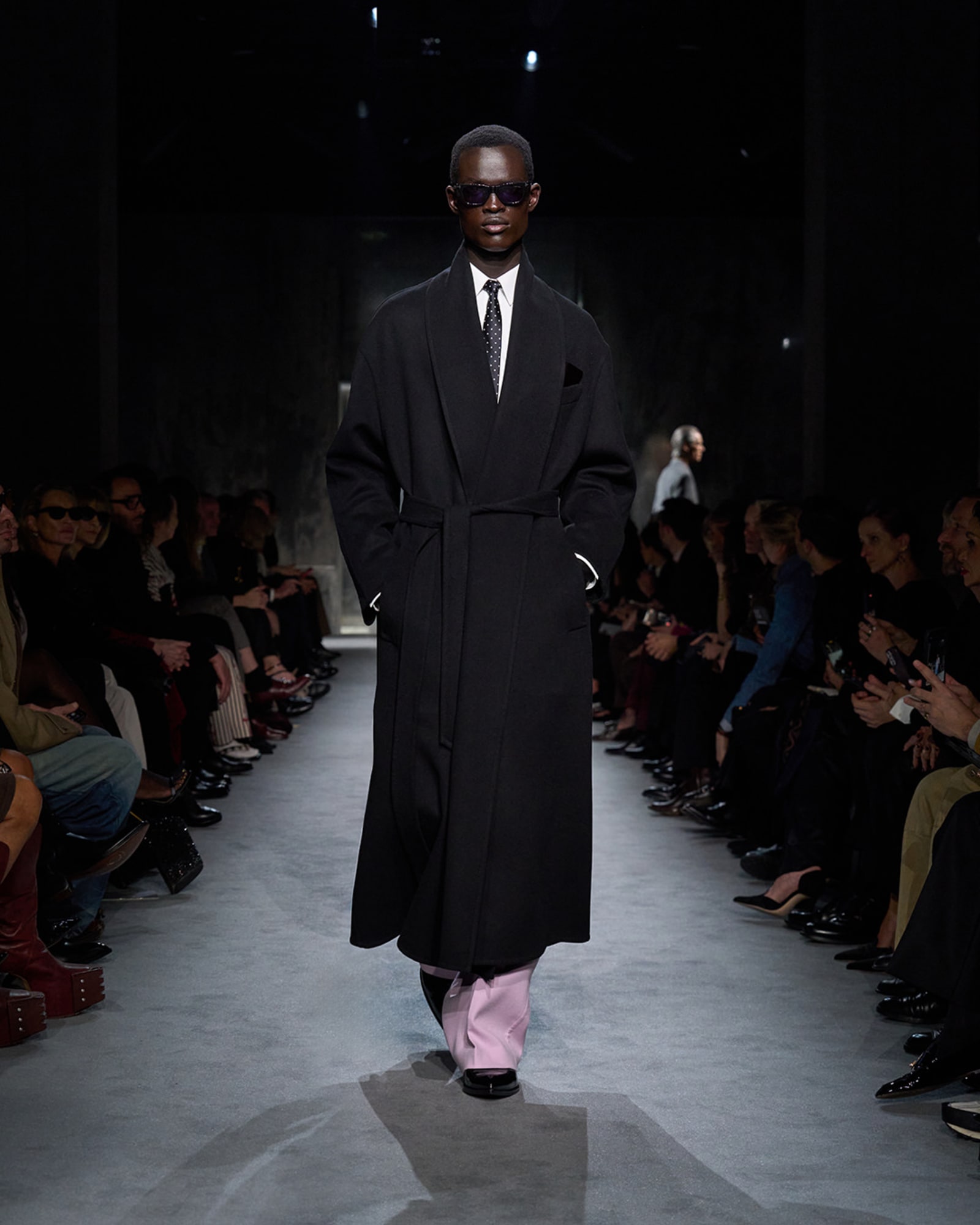 67c9c1f133ff1c91b152f0c7-tom-ford-v2-028-1742416790843-k1689a8ltmh