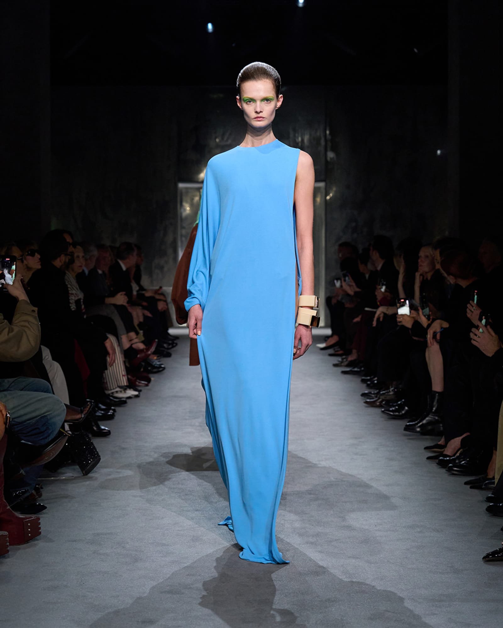 67c9c1f2f0bf8027afd2c2dc-tom-ford-v2-038-1742416791098-yak3v5tauqp