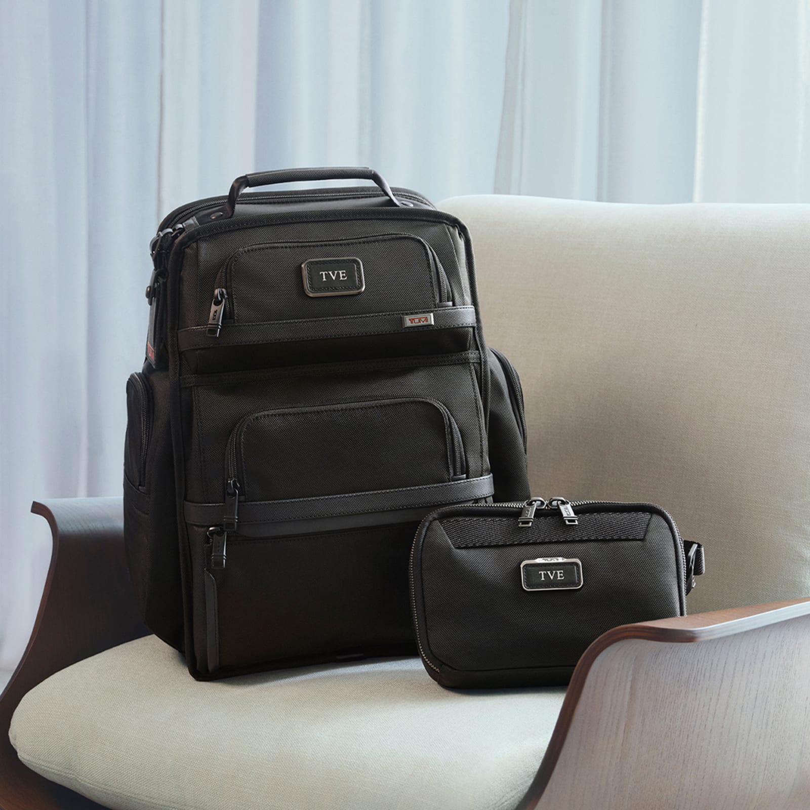 9_SS25_50TH_ANNI_AlphaBriefPack-EastWestSling_Black_944_V3A_FINAL_RGB_72_1080x1080-1742685145272