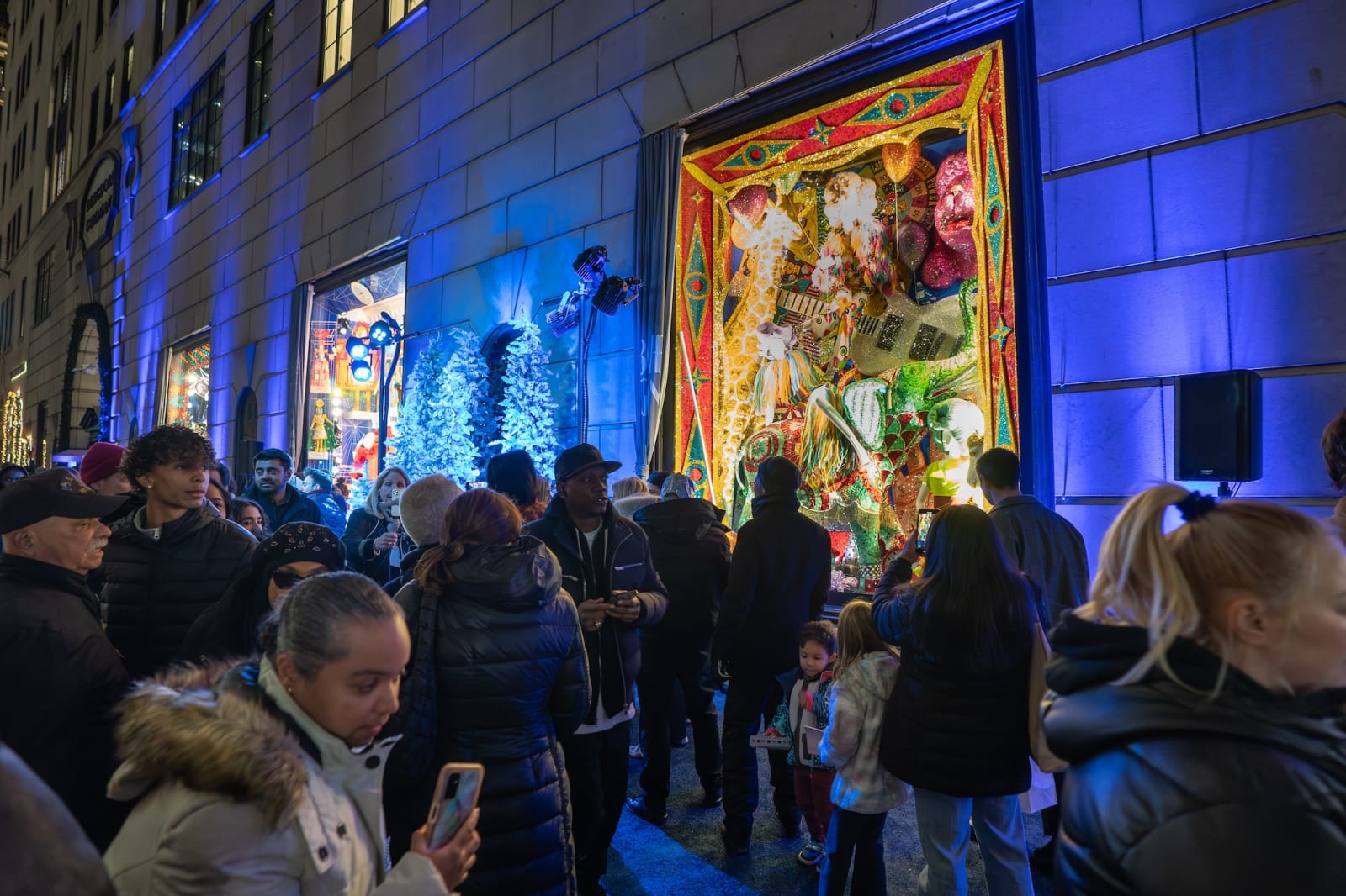 BG_WindowUnveiling-03926-1764641273408