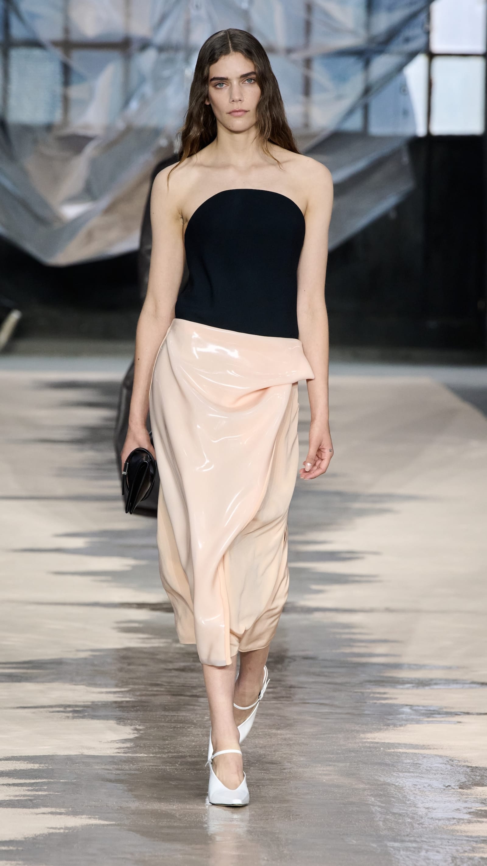 BOSS_Spring_Summer_26_Fashion_Show_RUNWAY_063_9x16__original-1759193891742