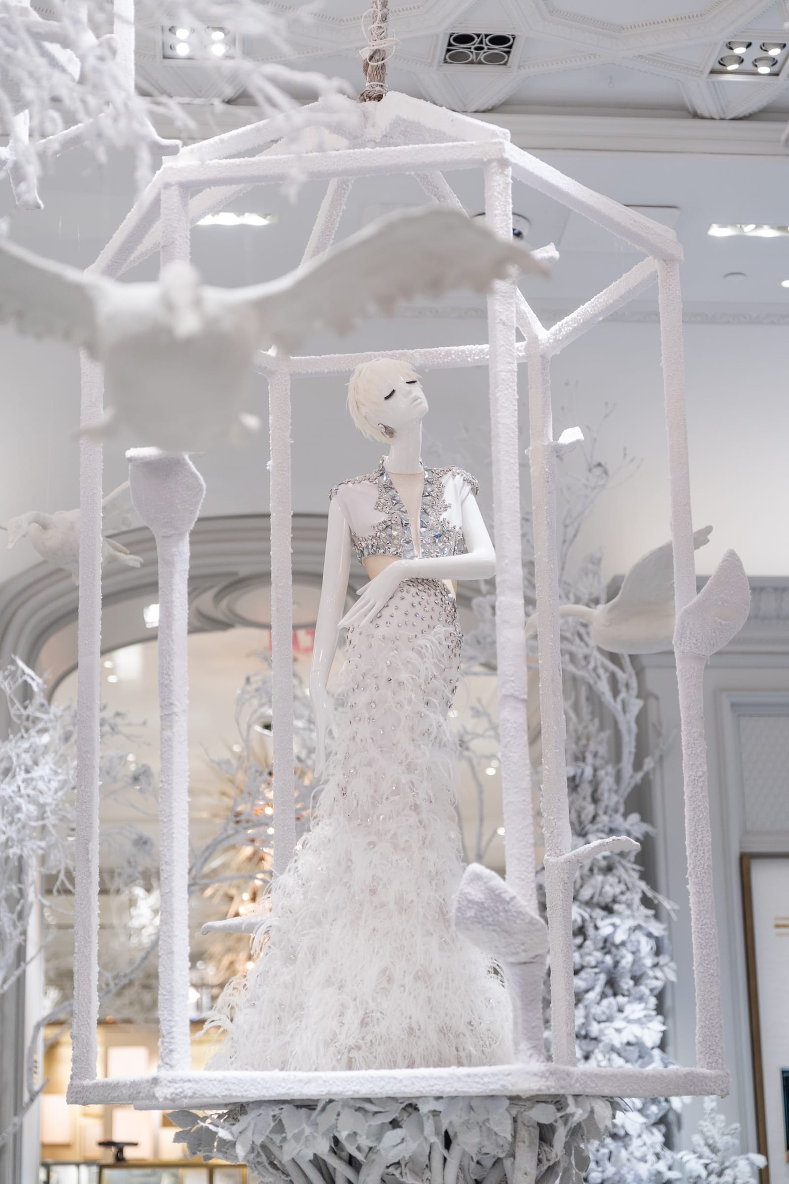 Bergdorf_HolidayInterior-01351_Angela-Pham-1764641405252