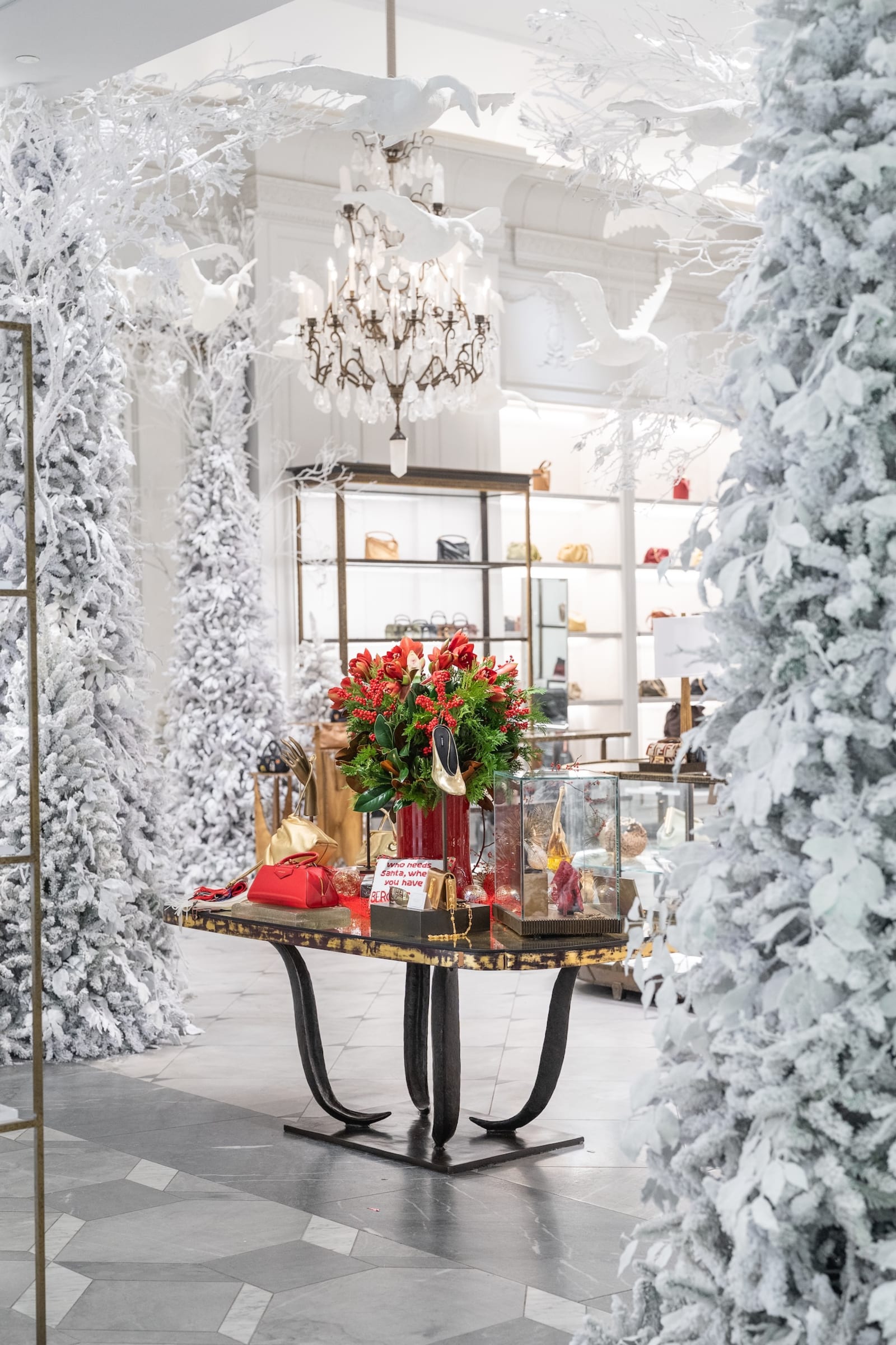 Bergdorf_HolidayInterior-01978_Angela-Pham-1764641408395