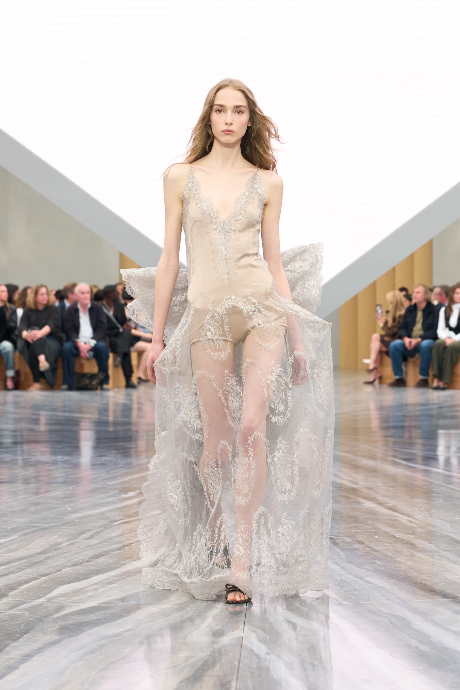 DIOR_W_RTW_SS26_LOOK_06-1760122765334