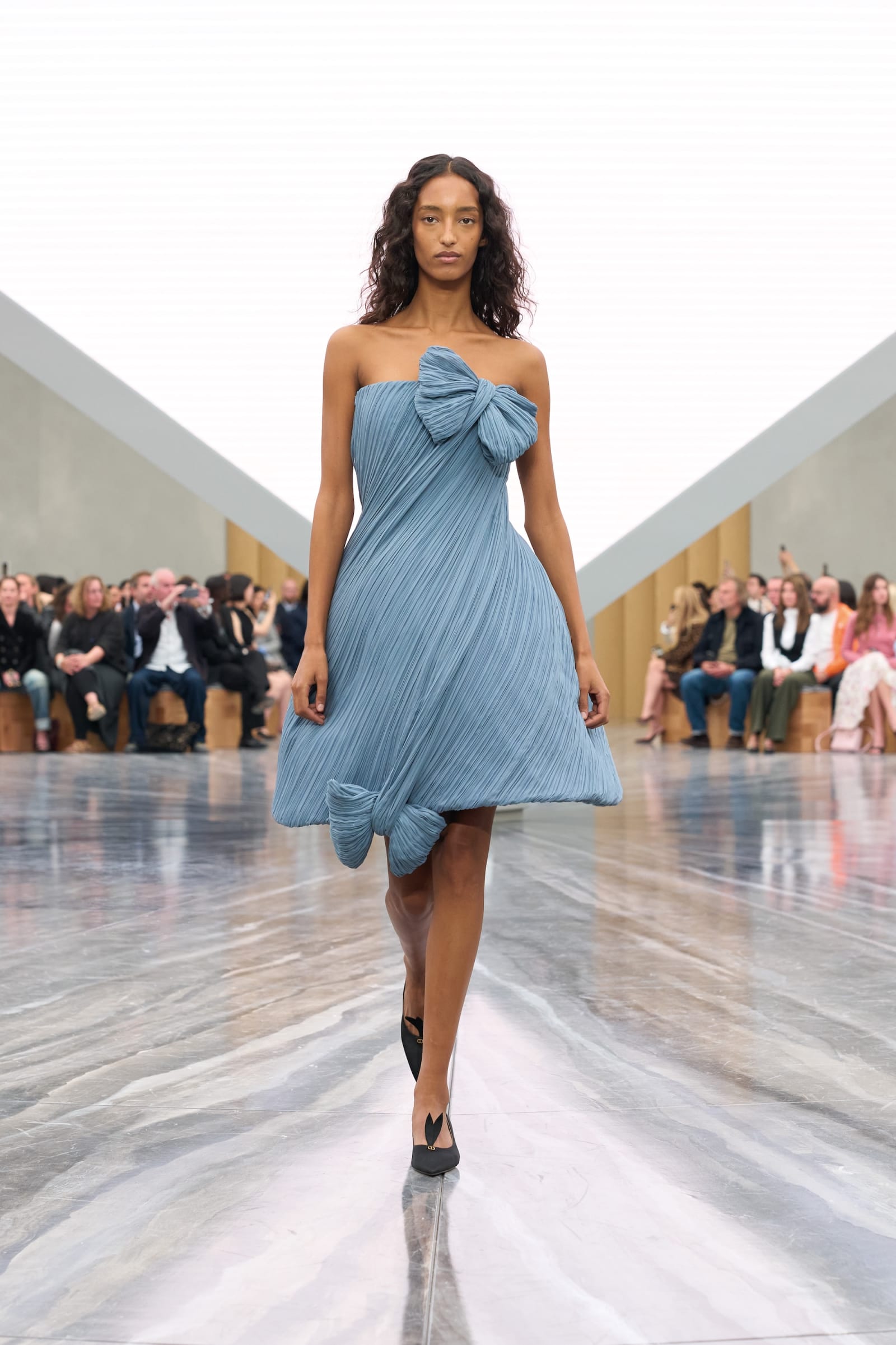 DIOR_W_RTW_SS26_LOOK_15-1760122618375