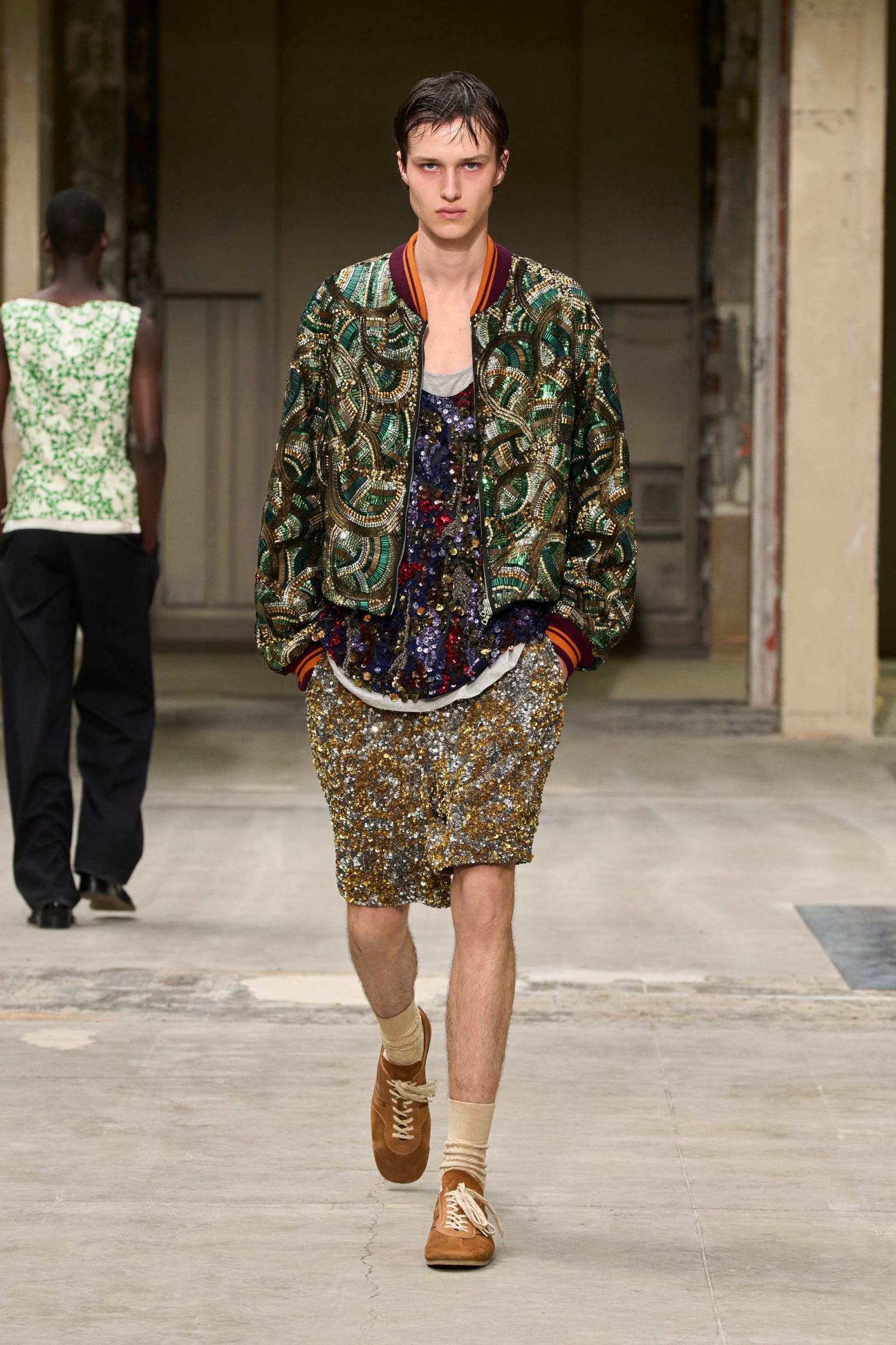 DRIES_VAN_NOTEN_SS25_2732x4098_LOOKS_56_ec529b8f-2792-4116-8e17-042ca9806317-1751254444001