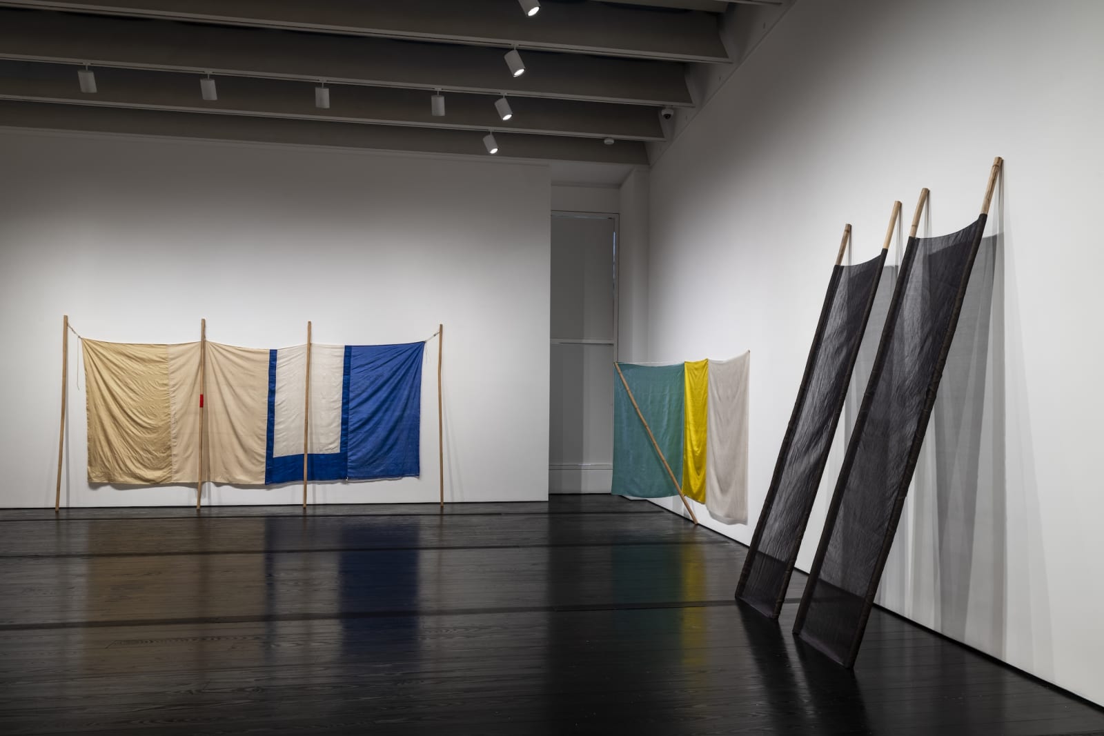 EX413_Rauschenberg_Fabric_20250917_2669-1761625273451