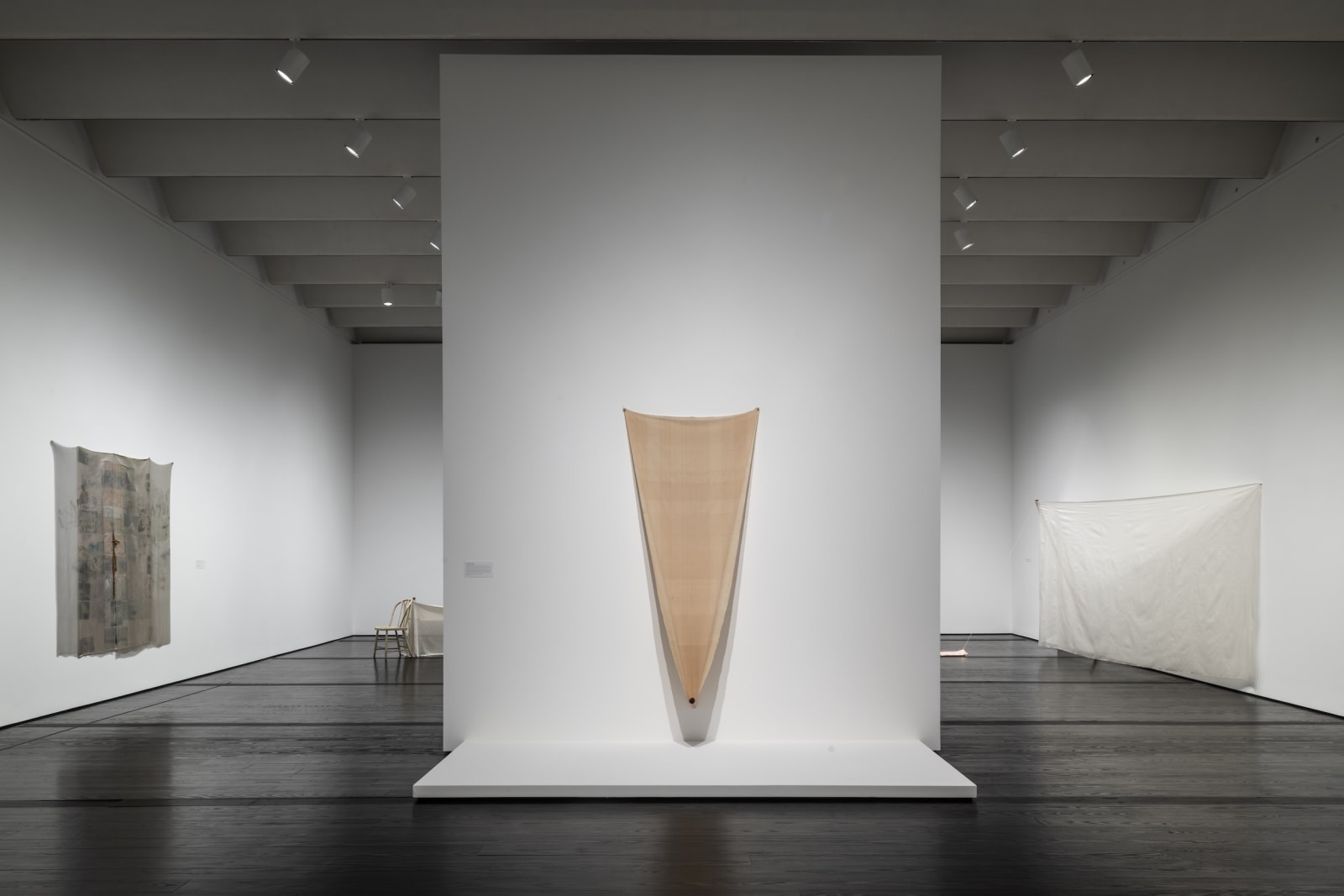 EX413_Rauschenberg_Fabric_20250917_2686-1761625307408