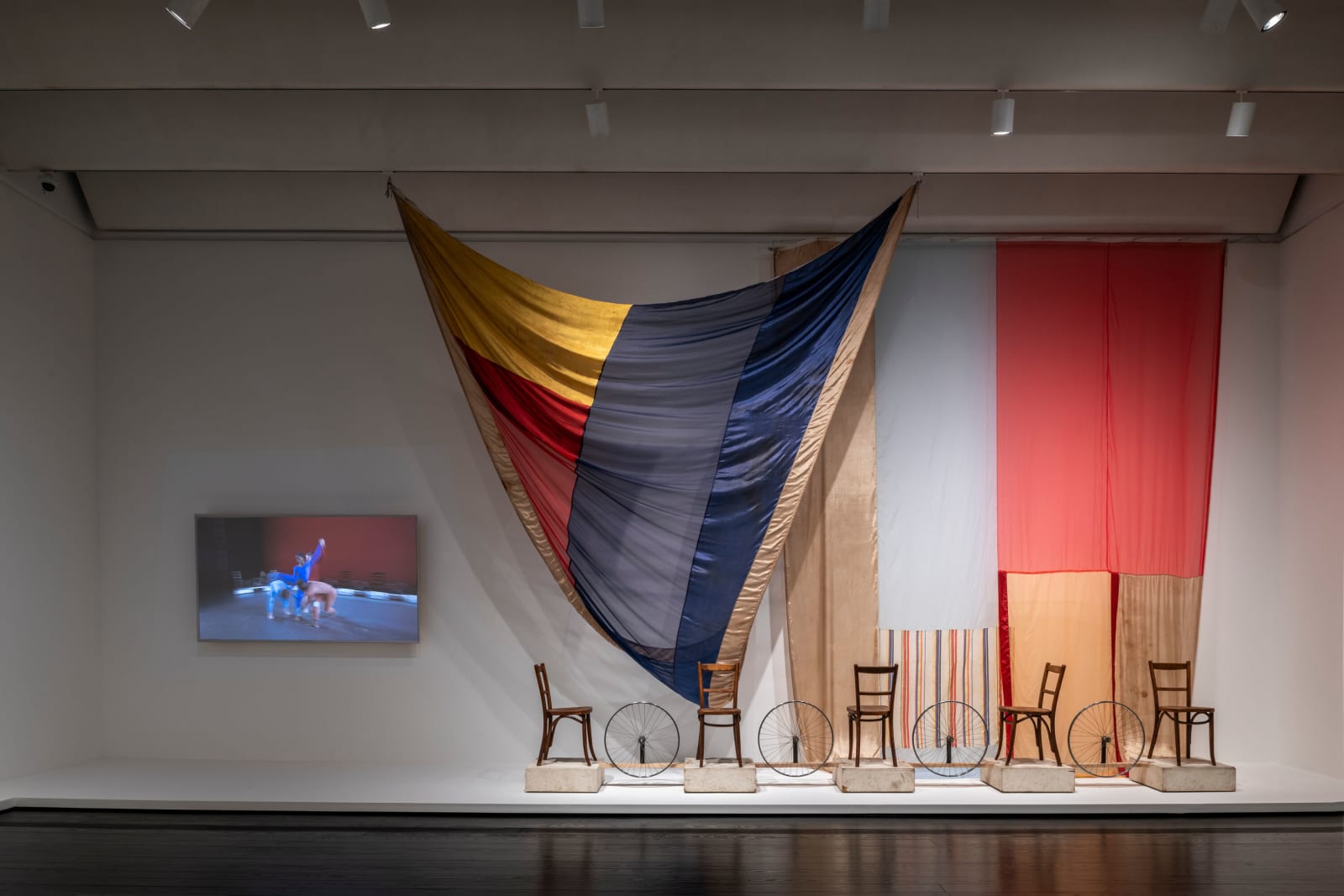 EX413_Rauschenberg_Fabric_20250926_2712-1761625129424