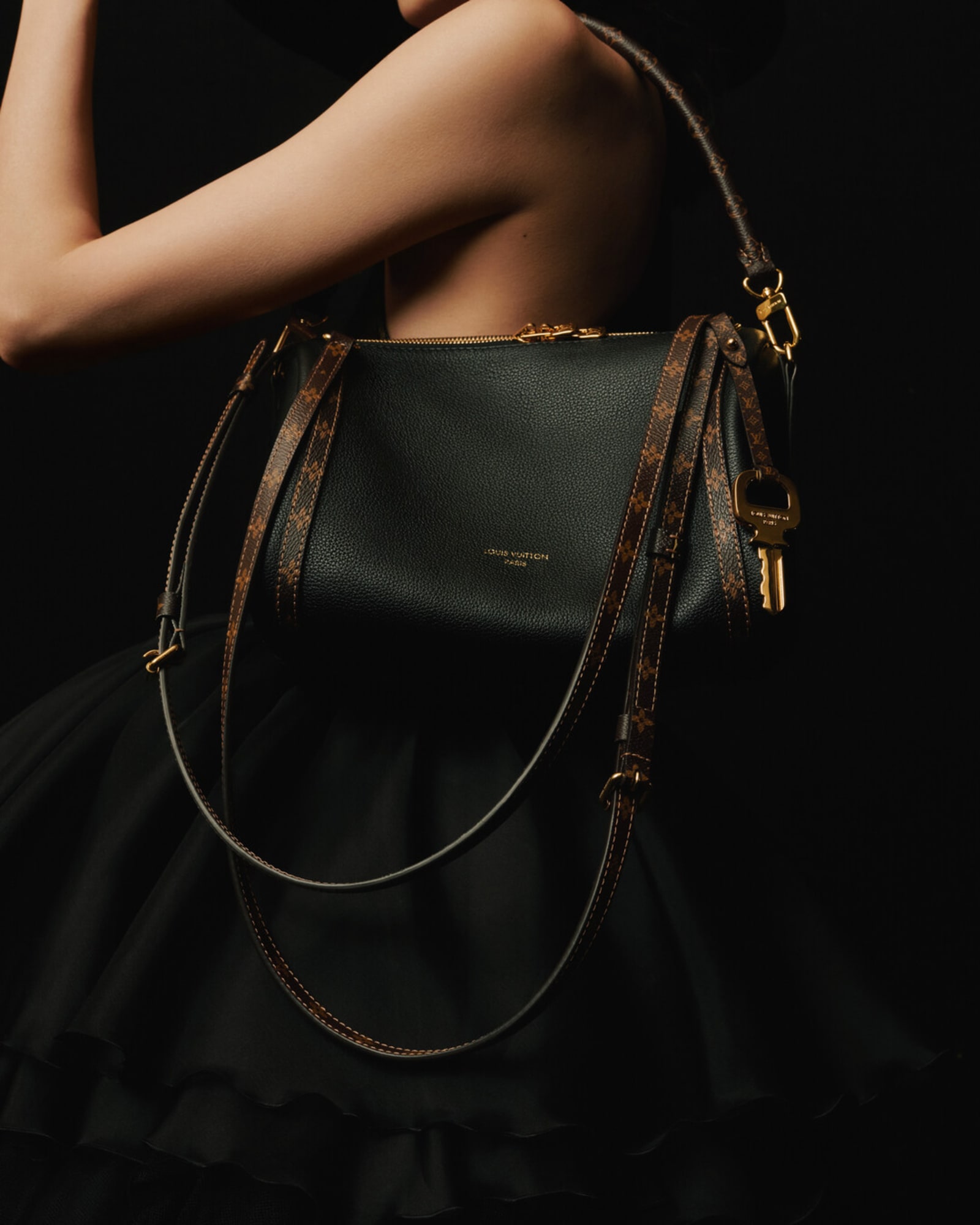 EXPRESS-bag-from-FW-25-show-Courtesy-of-Louis-Vuitton3-1753571078166