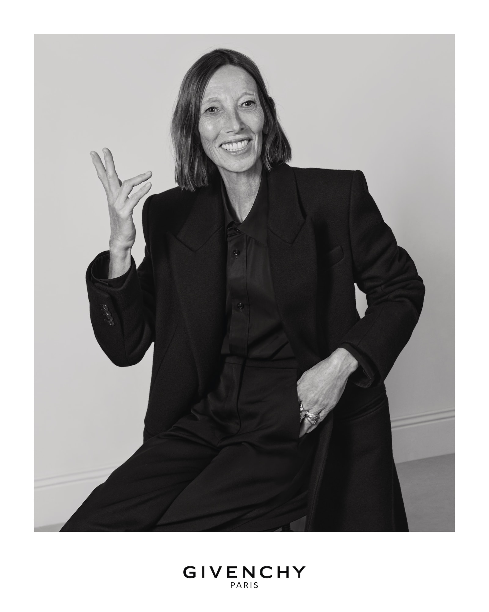 GIVENCHY_FW25_WOMEN_CAMPAIGN_DIGITAL_4x5_29-1756225407823