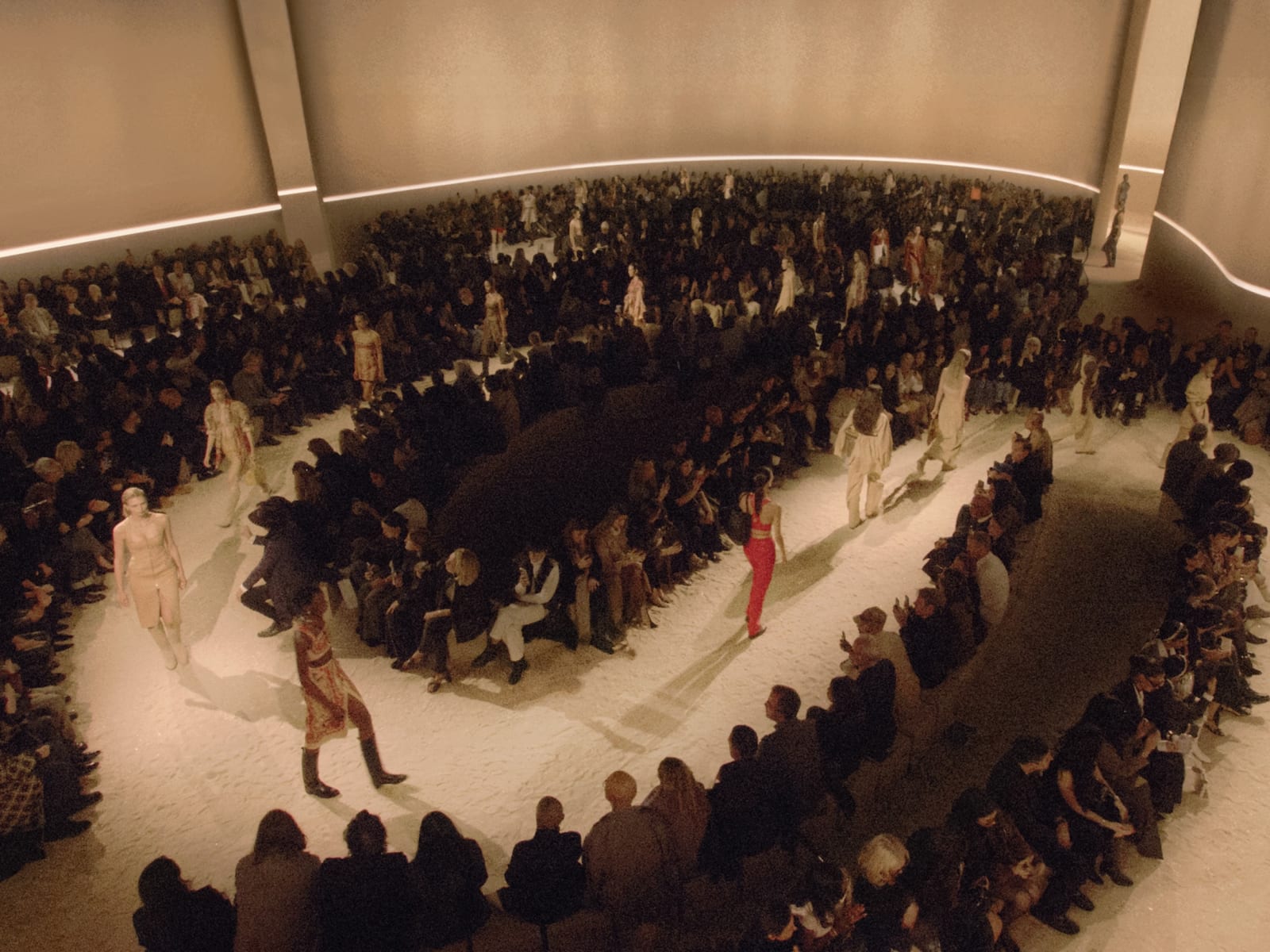 HERMES_WRTW_SS26_GrandAngle_BK_02-1759955607732